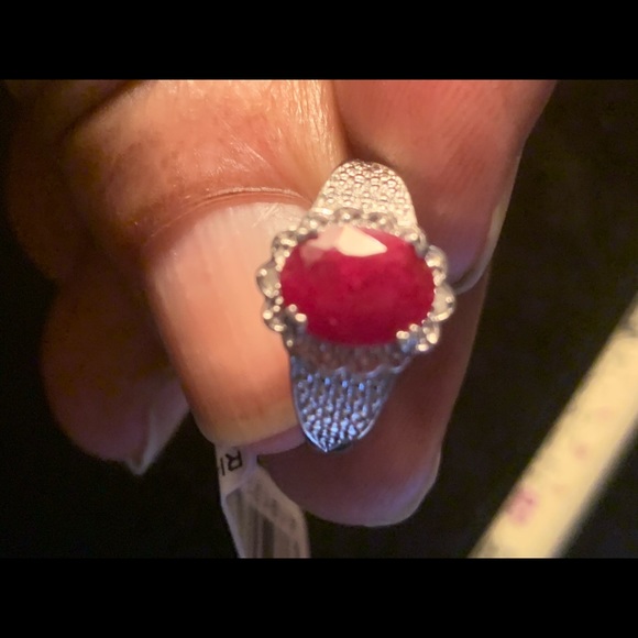 Ruby & Diamonds Ring - Picture 4 of 4